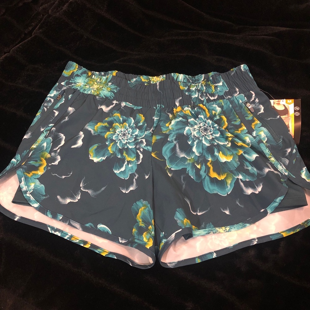 NWT Flower print active shorts with inner lining